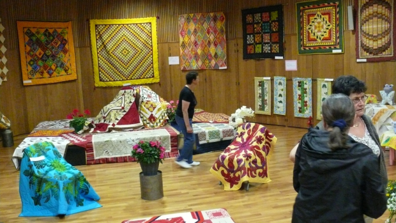 Pavie : Expositon  de patchwork à la Maison de la culture