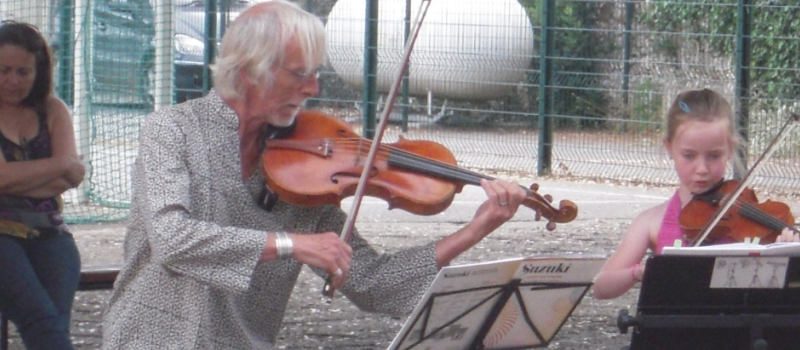Les motivés charmés par la jeune violoniste