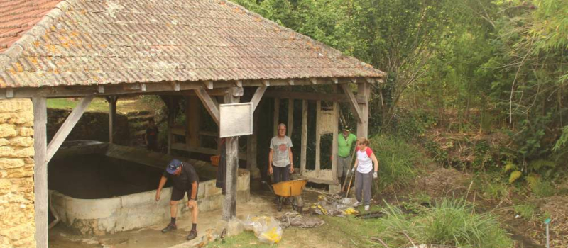 Cazaubon : La journée citoyenne au lavoir