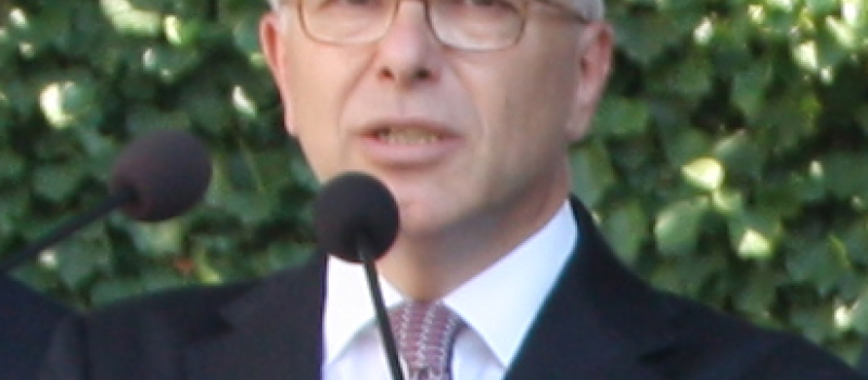 Bernard CAZENEUVE  Ministre de l’Intérieur félicite les sapeurs pompiers