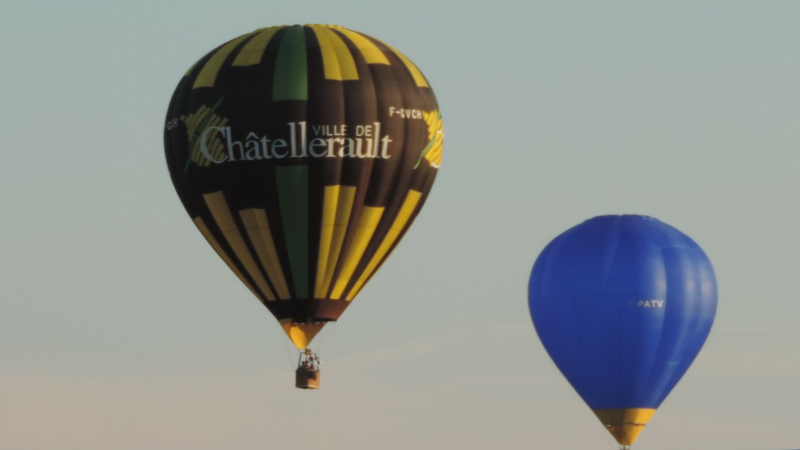 Le ciel ambrasé par le feu d'artifice