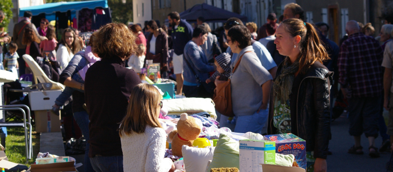 Vide Grenier / Foire a tout / Brocante / Produits Régionaux 