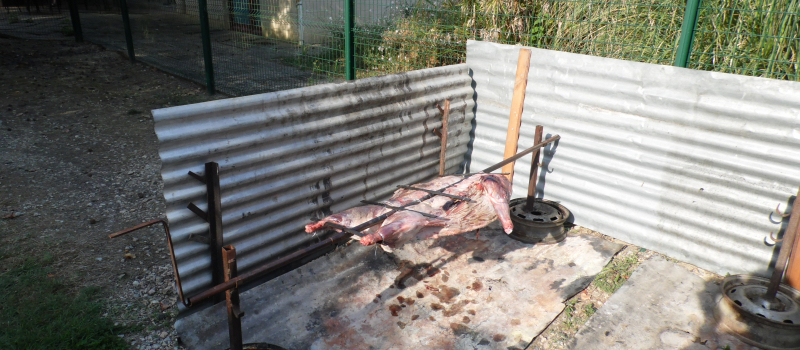 Cent convives au repas des chasseurs 