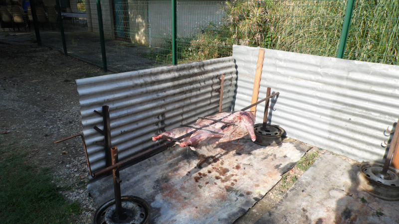 Cent convives au repas des chasseurs 