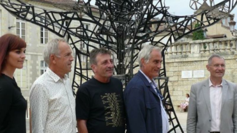 "L'arbre à livre" inauguré sur la place de la Libération d'Auch