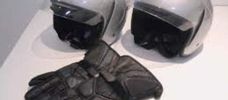 Le port des gants devient obligatoire pour les motards