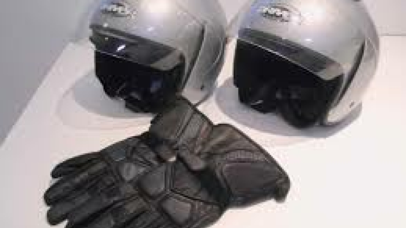 Le port des gants devient obligatoire pour les motards