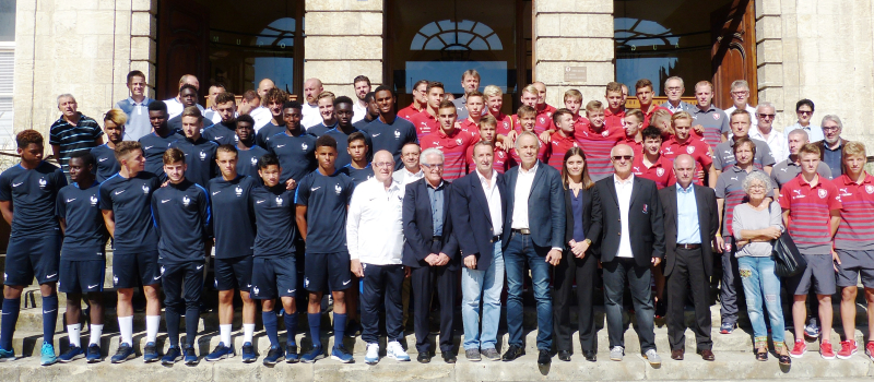 FOOTBALL U17  FRANCE TCHEQUIE  suite.