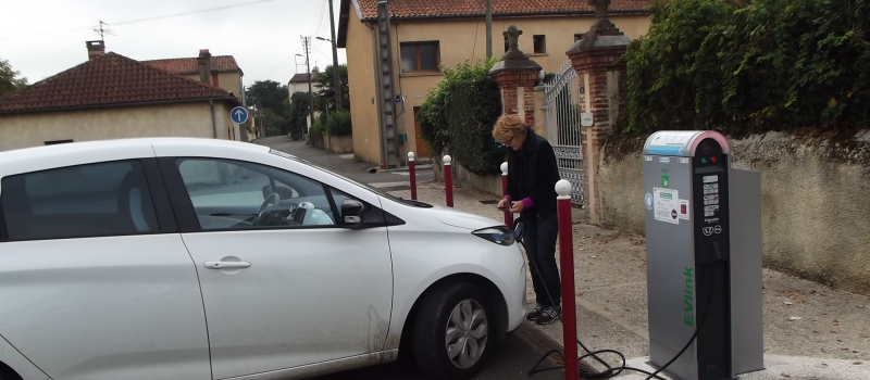 Borne de rechargement des voitures électriques 