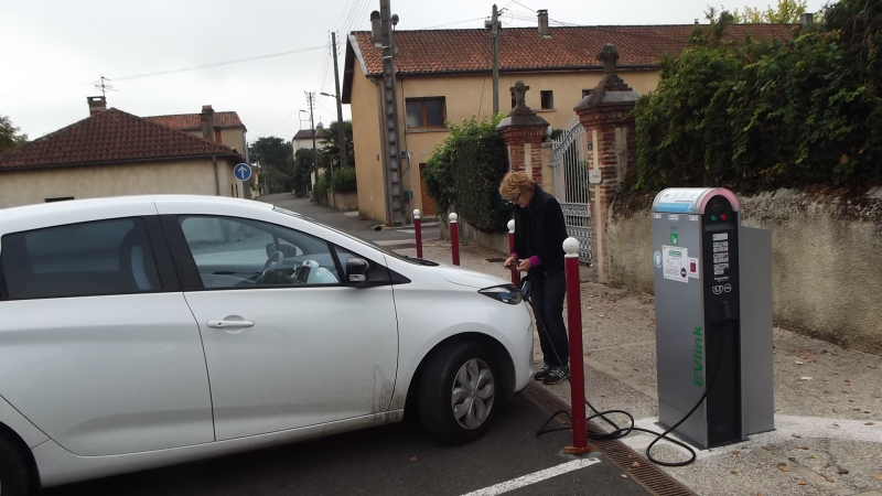 Borne de rechargement des voitures électriques 