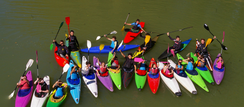 Entrainement pour les jeunes kayakistes 