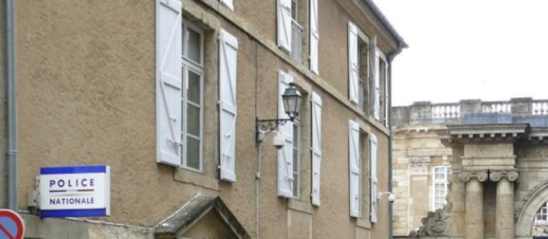 La police nationale et municipale ont manifesté leur grogne devant la préfecture