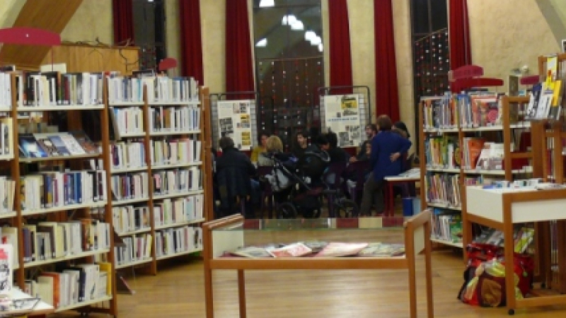 C'est dans une ambiance conviviale et enrichissante que les bédéphiles se sont exprimés à la nocturne de la médiathèque de Pavie
