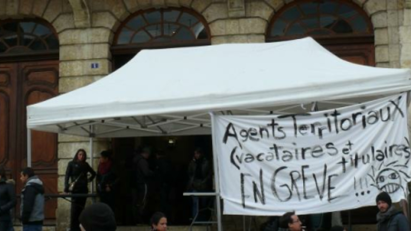 La place de la Libération d'Auch bloquée par les grévistes