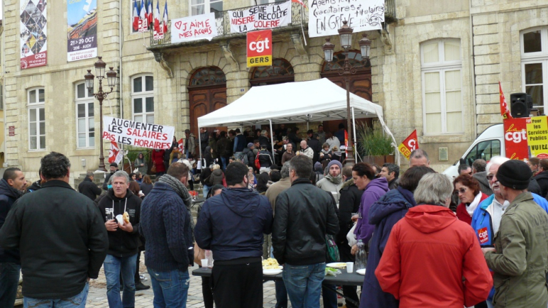 Auch : Fin de la grève des agents territoriaux