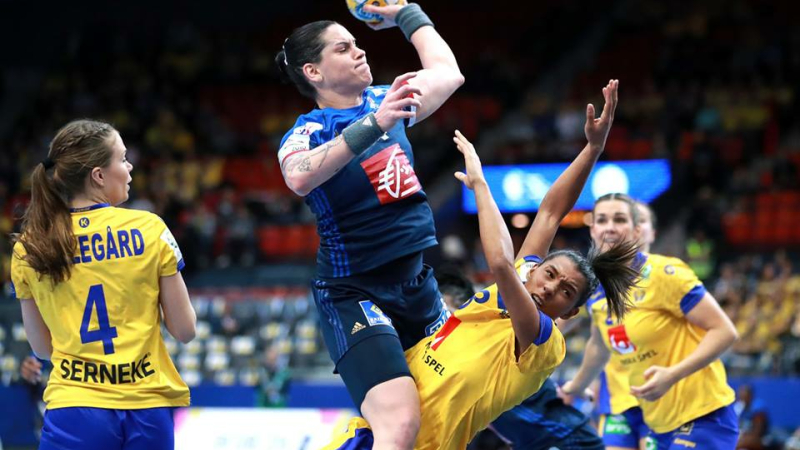 HANDBALL:  les Bleues se sont imposées face à la  Suède (19-21)