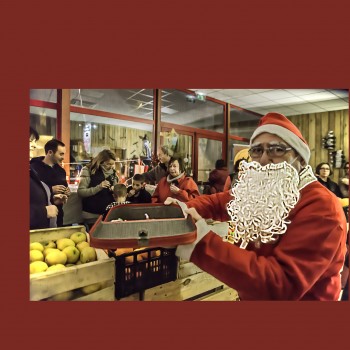0 Le Père Noël offre des friandises 1bis principale 211216.jpg