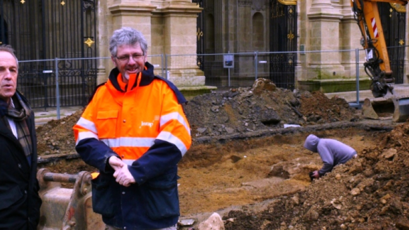 Les sondages archéologiques du parvis de la cathédrale d'Auch révèlent une surprise