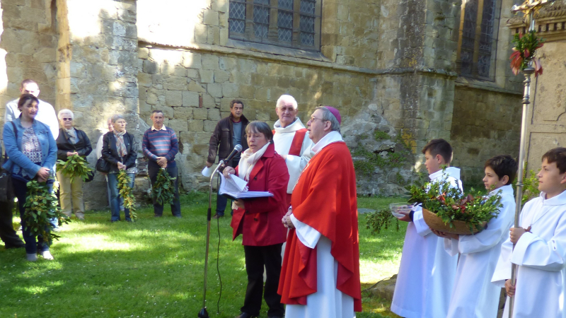 Marciac Monseigneur Gardès bénit les rameaux
