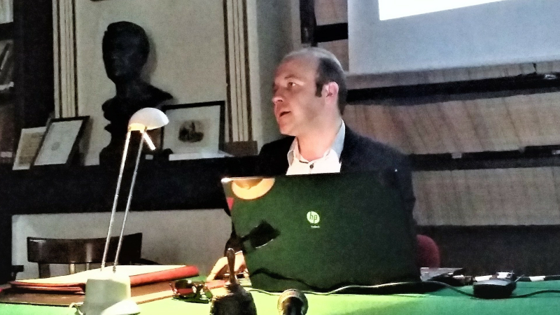 "Les Amis du vieil Auch" ont apprécié le dynamique conférencier Laurent Marsol et sa présentation de l'aspect nécropole de la cathédrale 