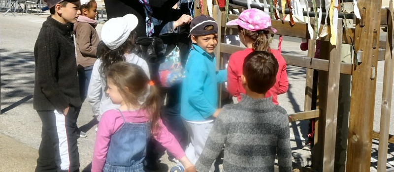 La place Carnot décorée aux couleurs de la Tziganie