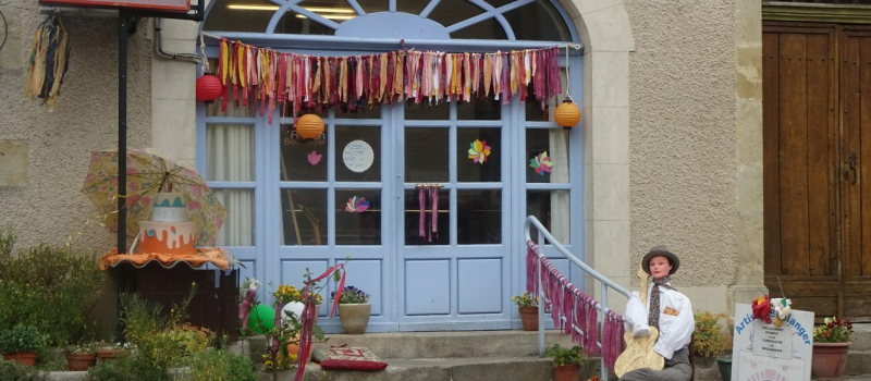Les commerces de la Place Carnot aux couleurs de la tziganie 