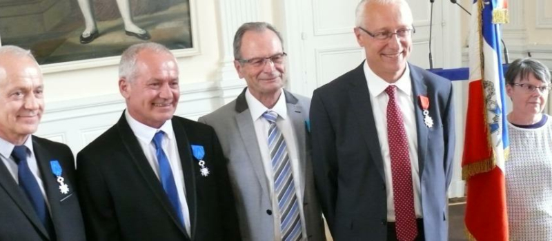 Les frères Xavier et Elian Da Silva et Edgard Castéra ont reçu les insignes  de Chevalier dans l’Ordre National du Mérite