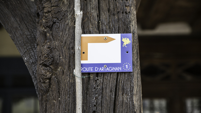 Lupiac – On balise la Route équestre européenne d’Artagnan
