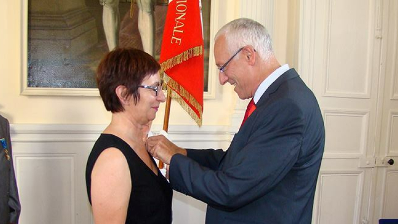 Dominique Clusa-Weber, directrice de la Direccte du Gers, a reçu les insignes de  Chevalier de l’ordre national du mérite