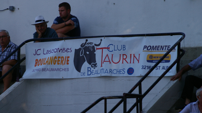 La Course Landaises des fêtes de Beaumarchès à Plaisance 