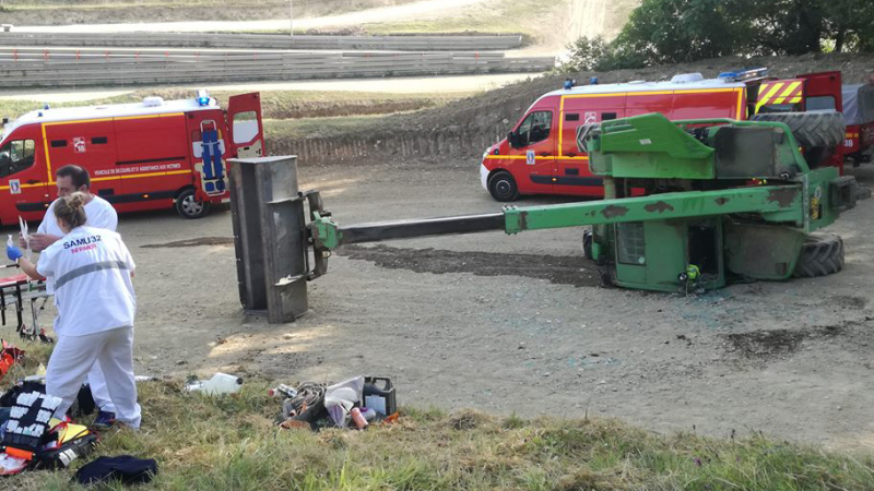 Un engin de manutention se renverse deux blessés
