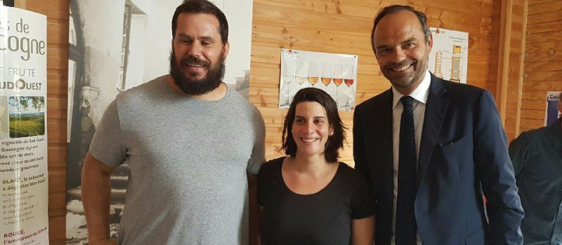 Le premier ministre repart avec un jambon de porc noir gascon