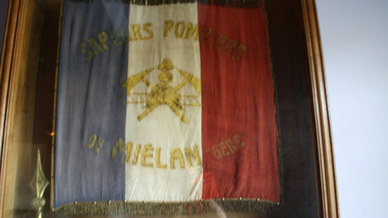 Miélan, rassemblement de véhicules anciens.