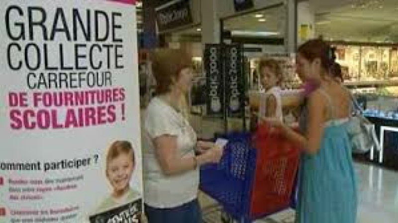 Carrefour Auch collecte des fournitures scolaires au profit du Secours populaire
