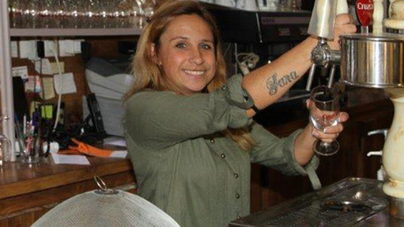 Un beau sourire au café du théatre
