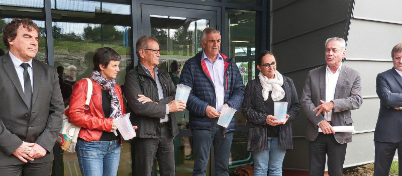 Des pichets réutilisables offerts par Trigone au collège
