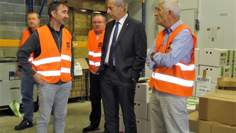 Visite surprise du député Jean René Cazeneuve à la Banque Alimentaire