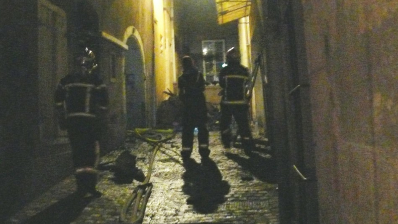 Évacuation d'un immeuble de 3 étages suite à un incendie