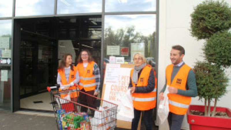 Les collégiens collectent pour la Banque alimentaire