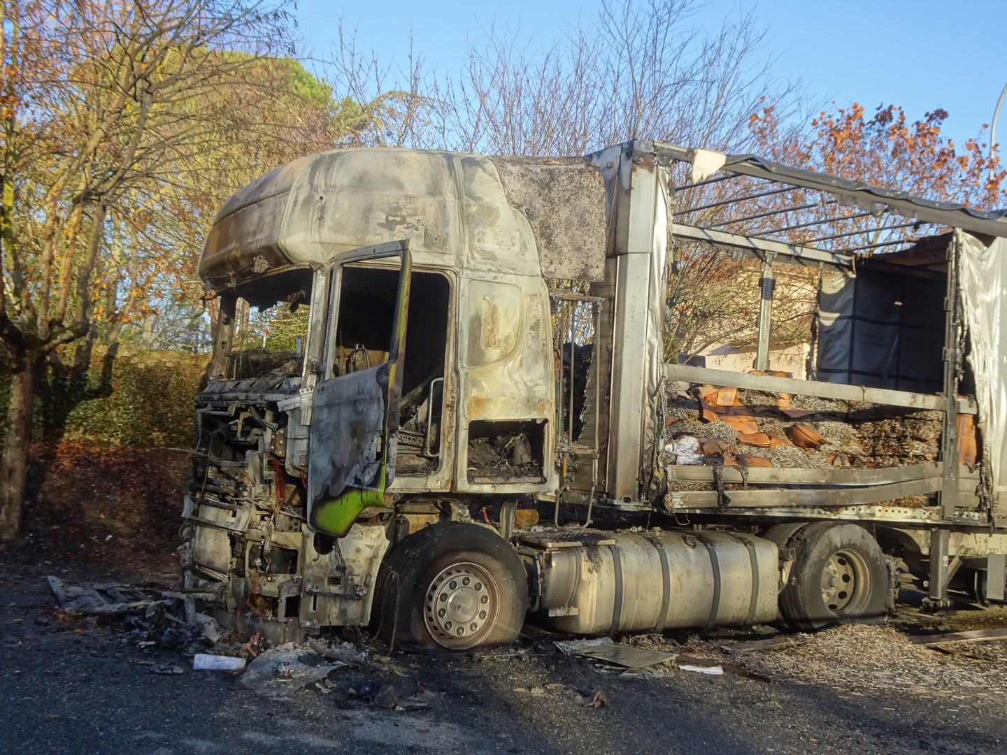 Le camion réduit en épave en quelques minutes 