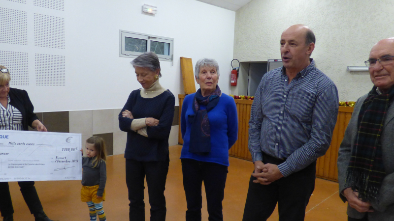 Lea remise du chèque d'Octobre Rose à Ricourt