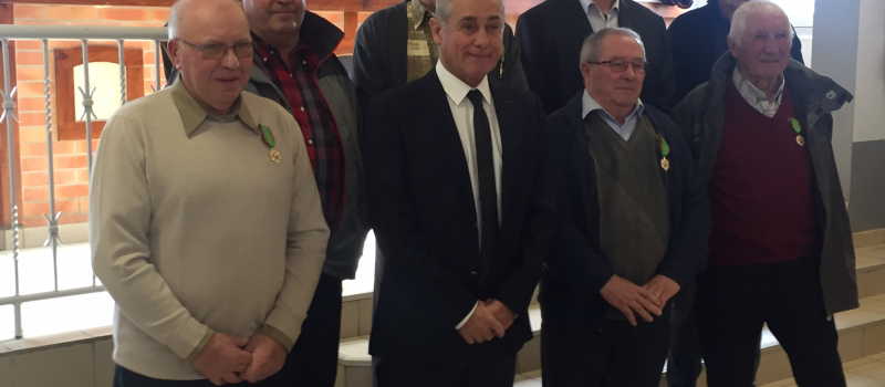 Francis Dupouey remet l'une des plus anciennes distinctions de la République française.
