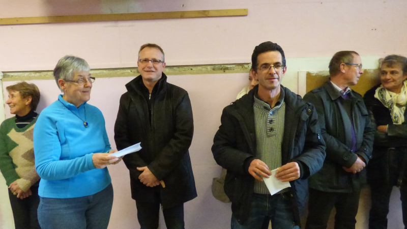 Remise de bons cadeaux à Energie M4