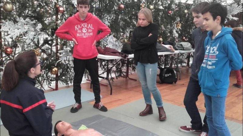 Les jeunes formés aux gestes de premiers secours 