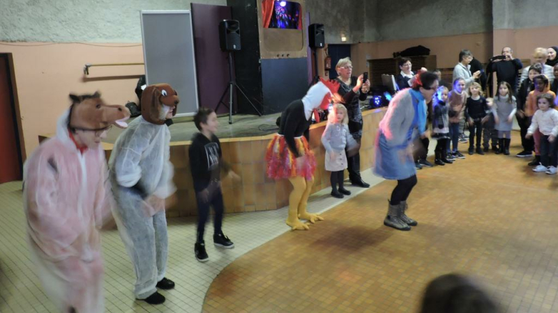   Spectacle de marionnettes présenté par le CRSA et les animateurs du Garros