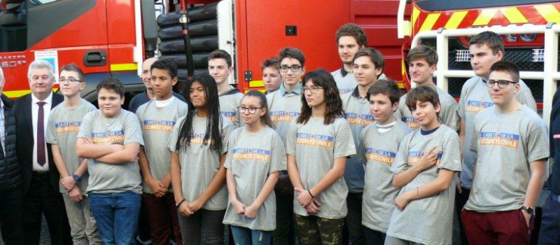 Des tee-shirts remis aux "Cadets de la sécurité civile" du collège Saint-Christophe de Masseube