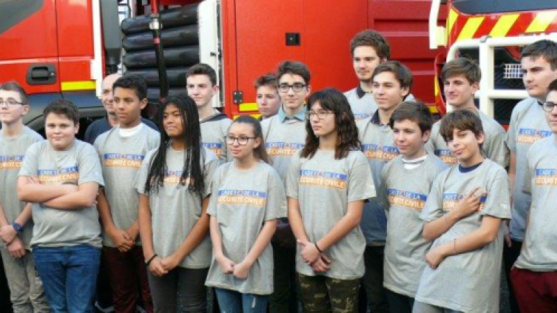 Des tee-shirts remis aux "Cadets de la sécurité civile" du collège Saint-Christophe de Masseube