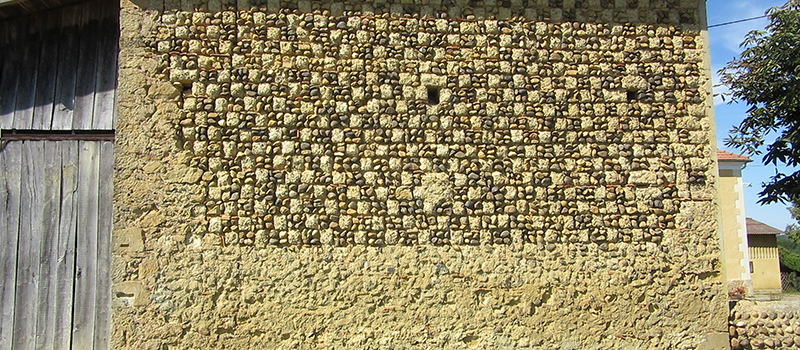 Les murs en damiers livreront-ils leur secret 