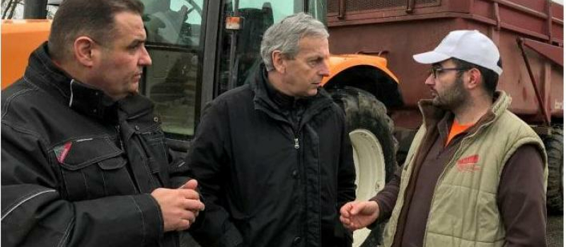 Zones défavorisées simple : Le député Cazeneuve est allé à la rencontre des agriculteurs