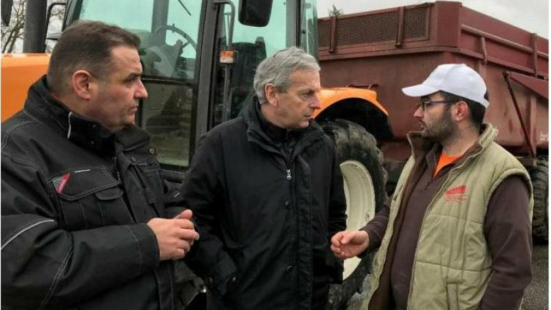 Zones défavorisées simple : Le député Cazeneuve est allé à la rencontre des agriculteurs